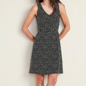 Old Navy Sleeveless Waist-Defined V-Neck Dress XL